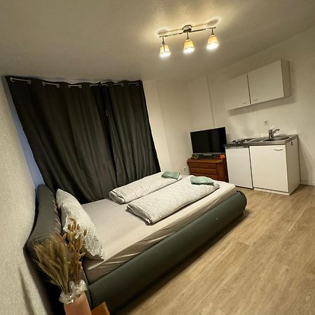 Moebliertes Zimmer Mit Tv, Internet & Kompletter Ausstattung In Bonn-Mehlem エクステリア 写真